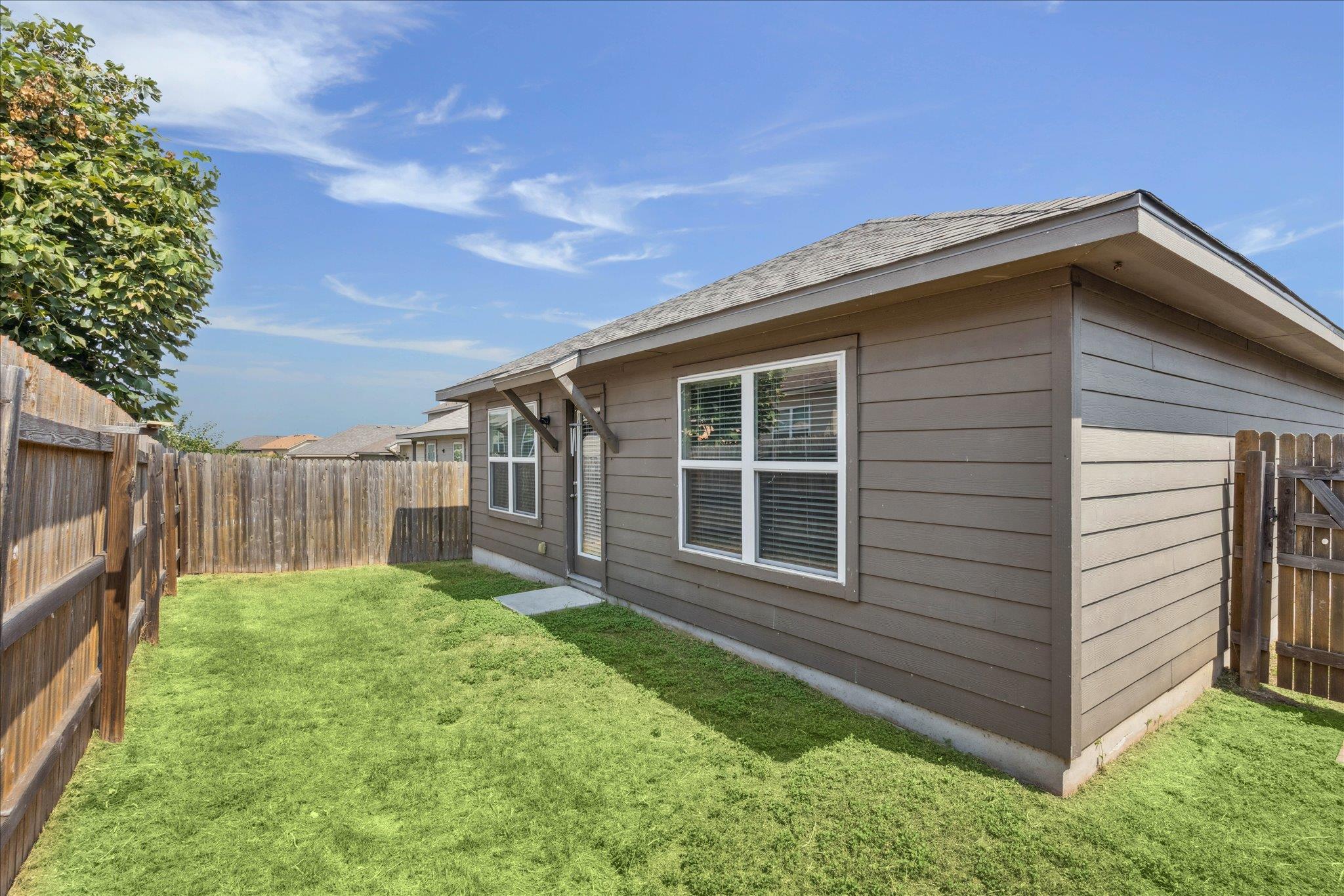 181 Lake Gln DR