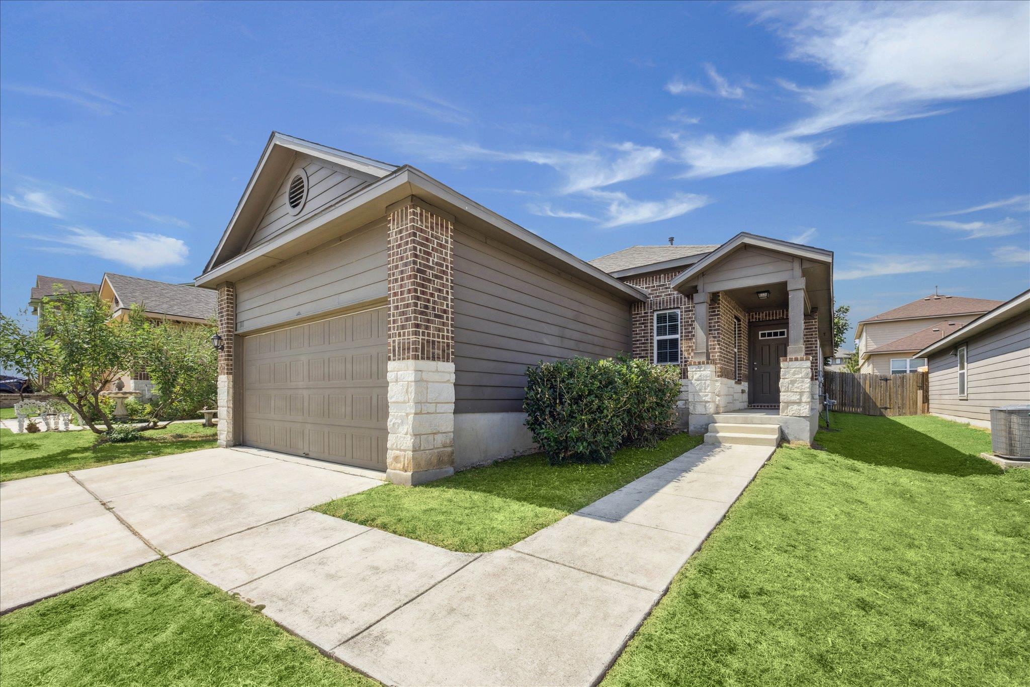 181 Lake Gln DR