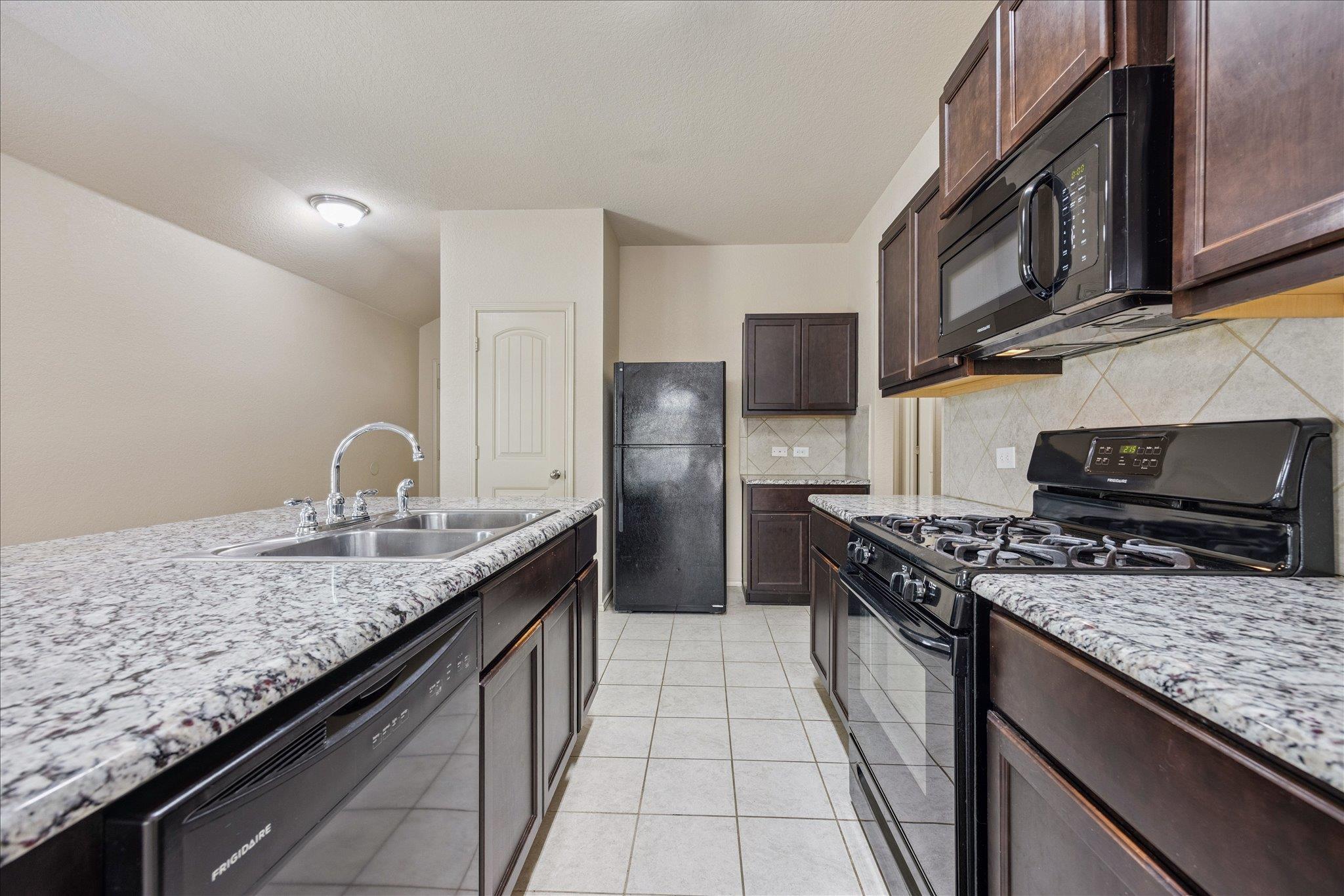 181 Lake Gln DR