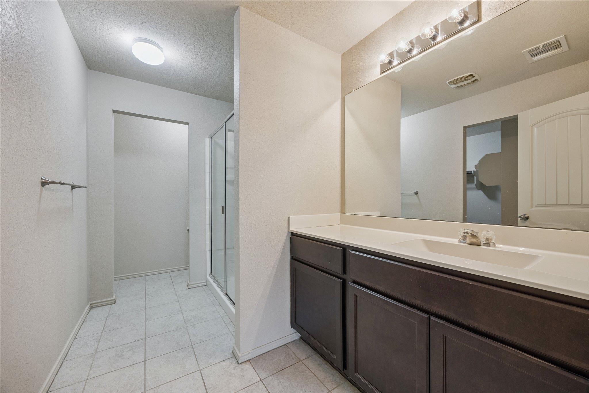 181 Lake Gln DR