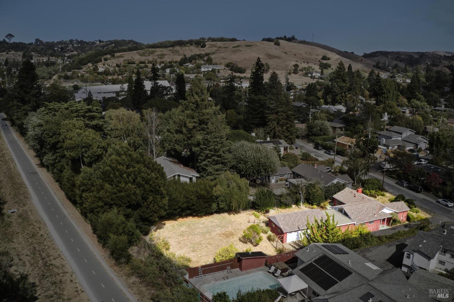118 Lomita Drive