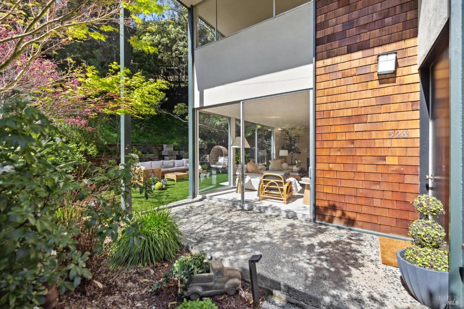 328 N Ferndale Avenue