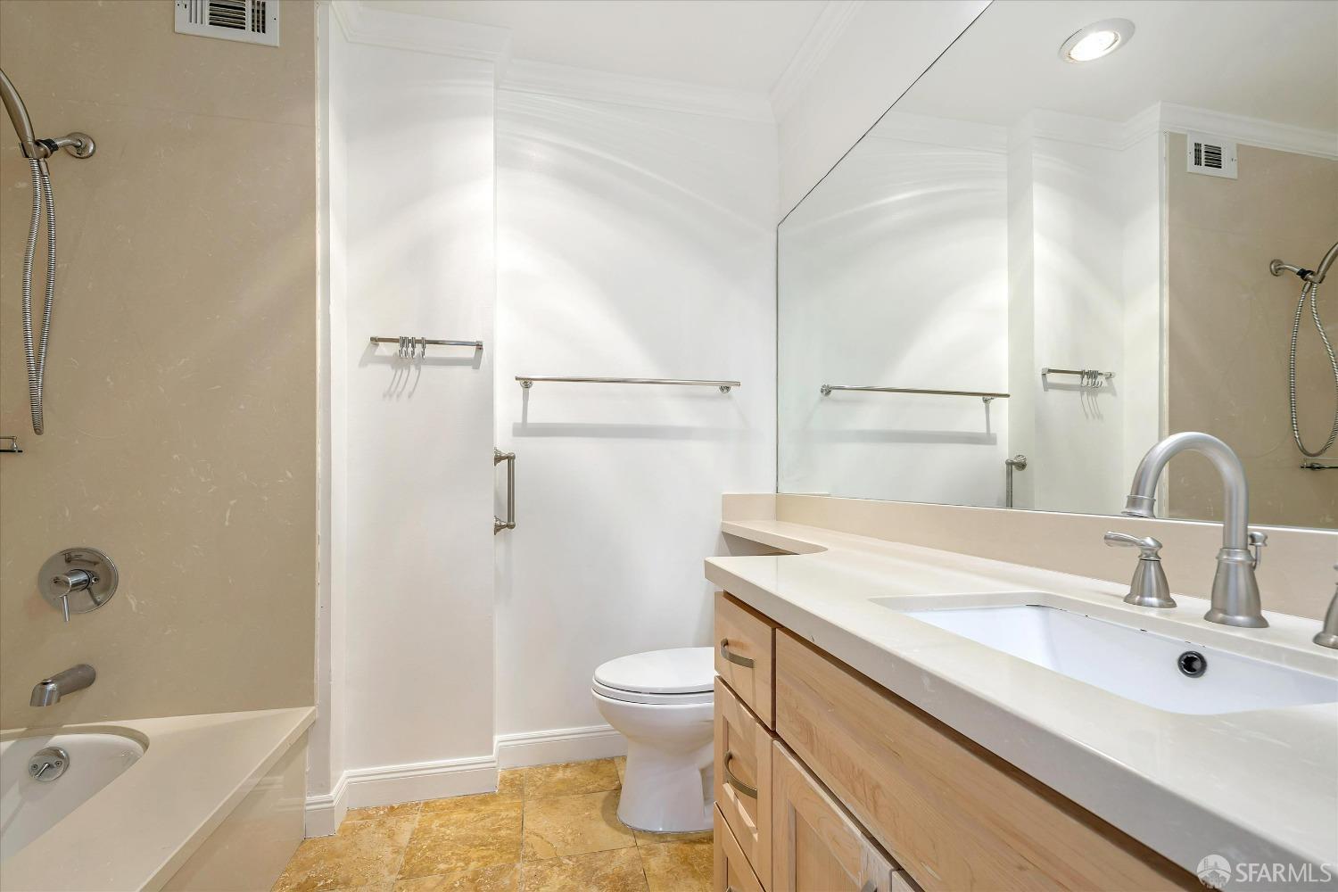 946 Stockton Street # 8A