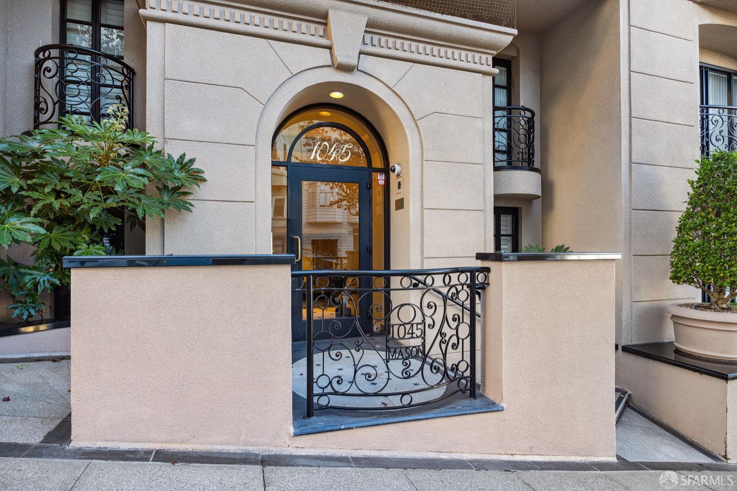 1045 Mason Street # 401
