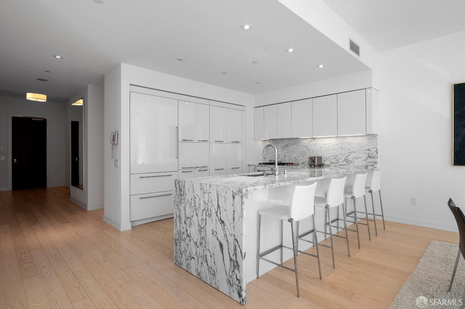 301 Mission Street Unit: PH6