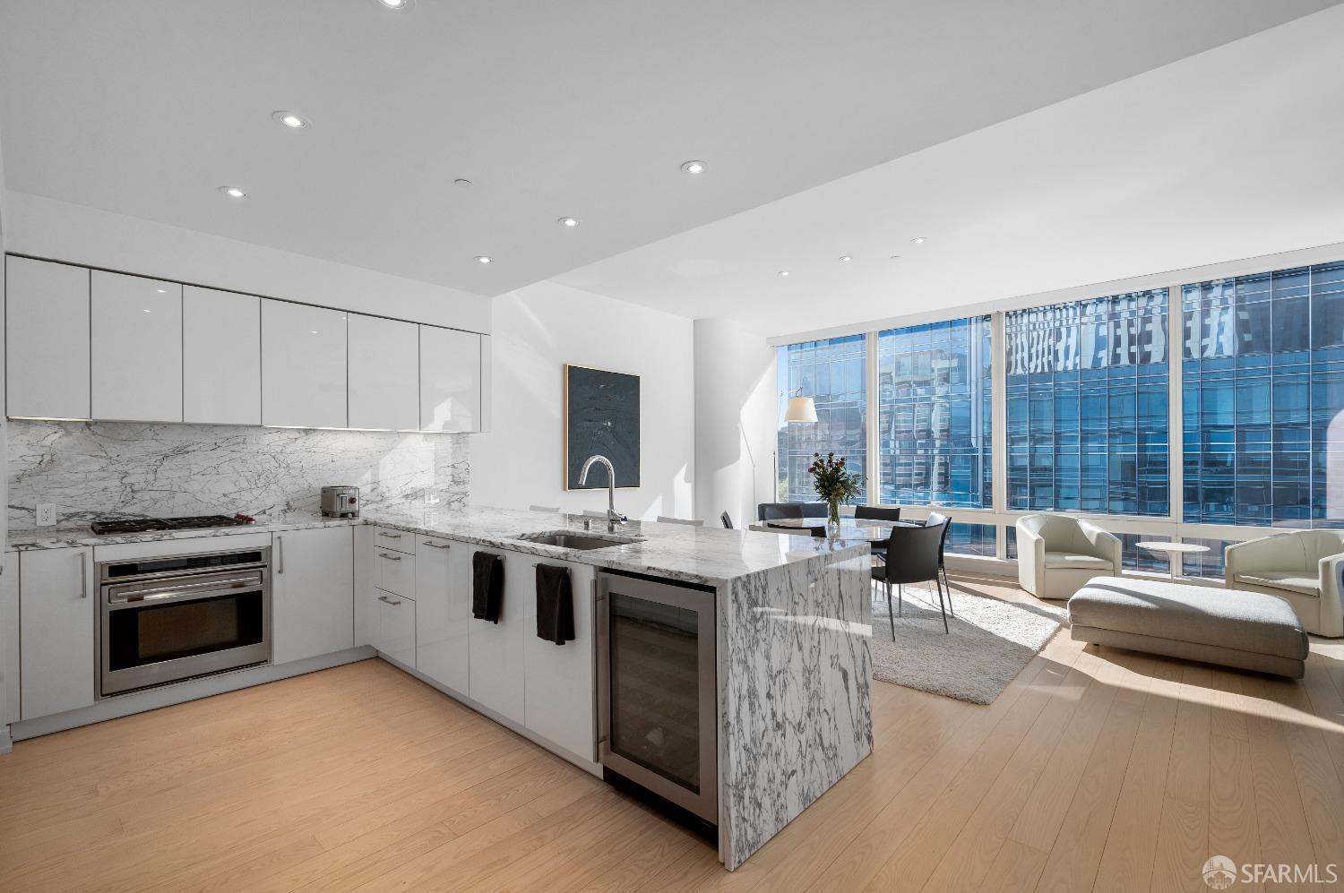 301 Mission Street Unit: PH6