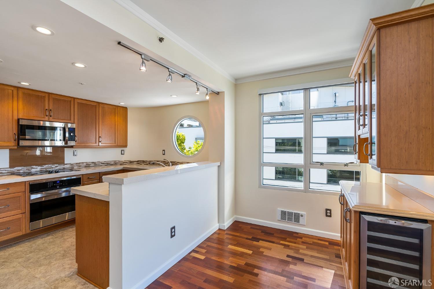 403 Main Street # 518N