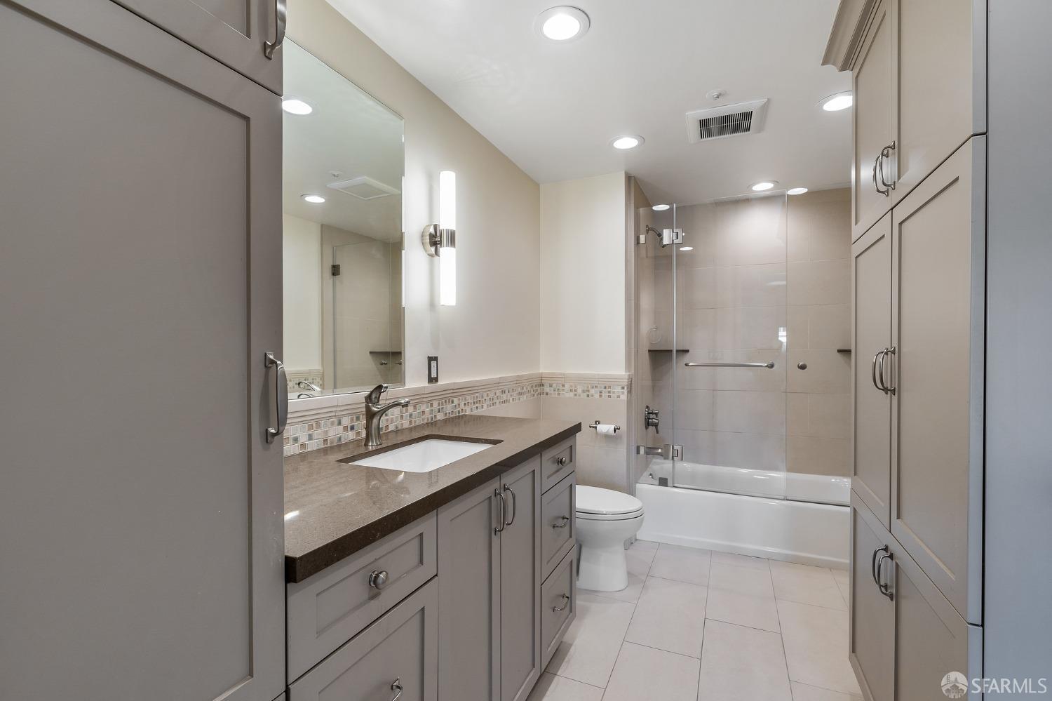 403 Main Street # 518N