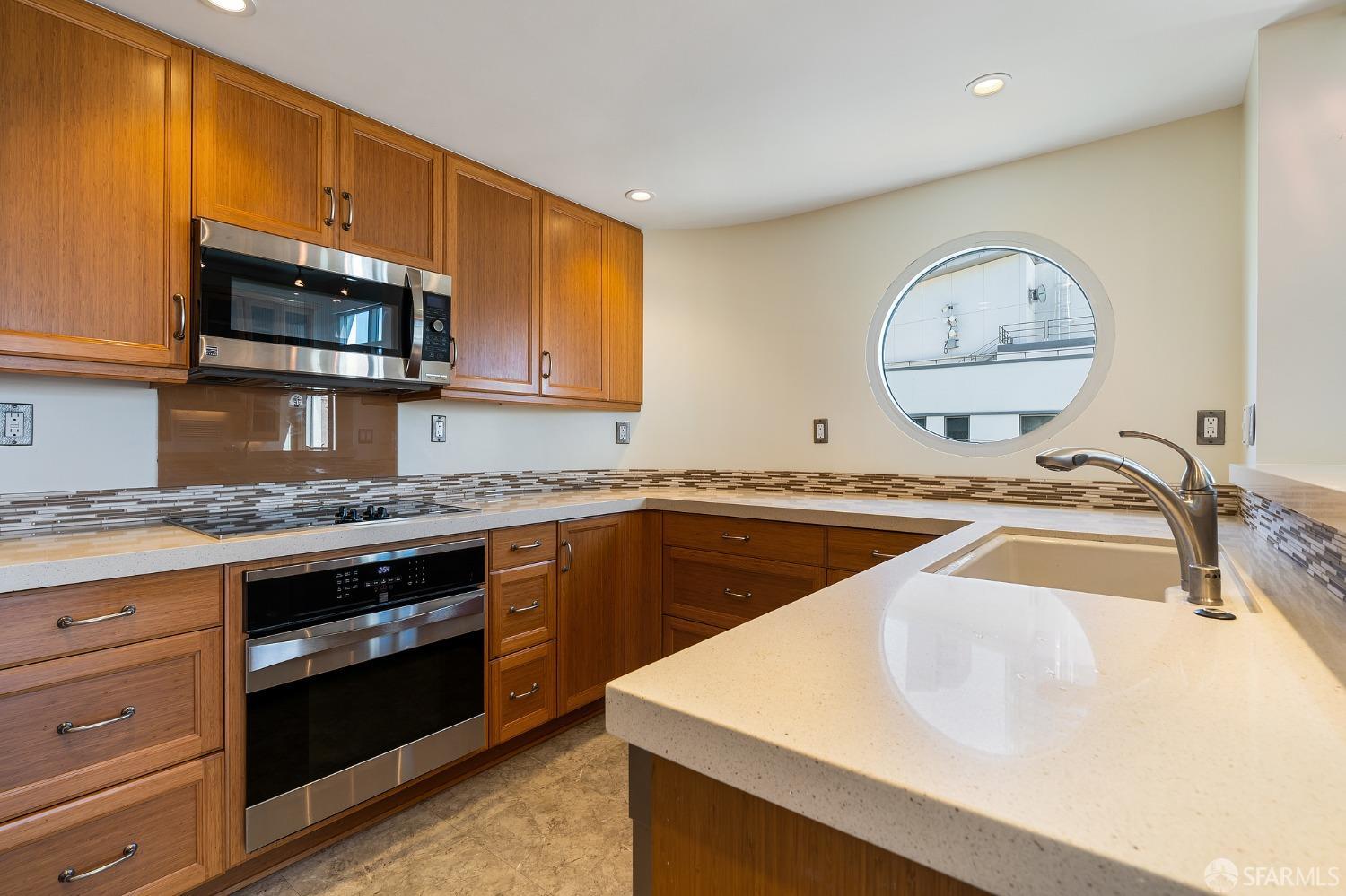 403 Main Street # 518N