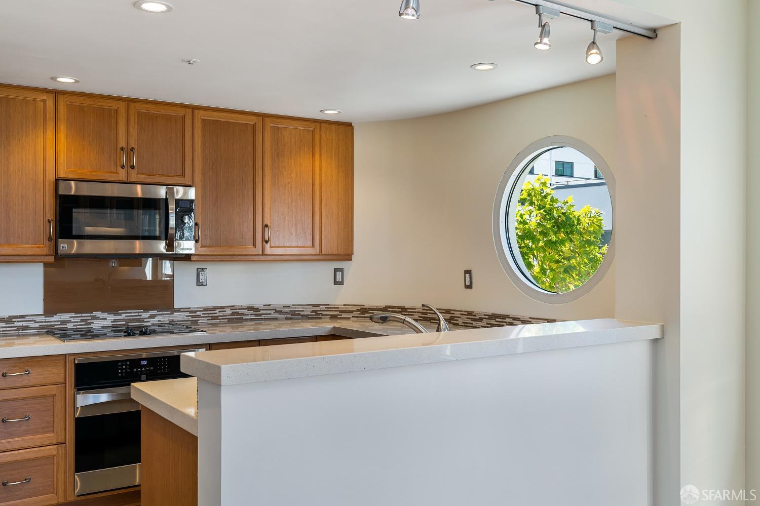 403 Main Street # 518N