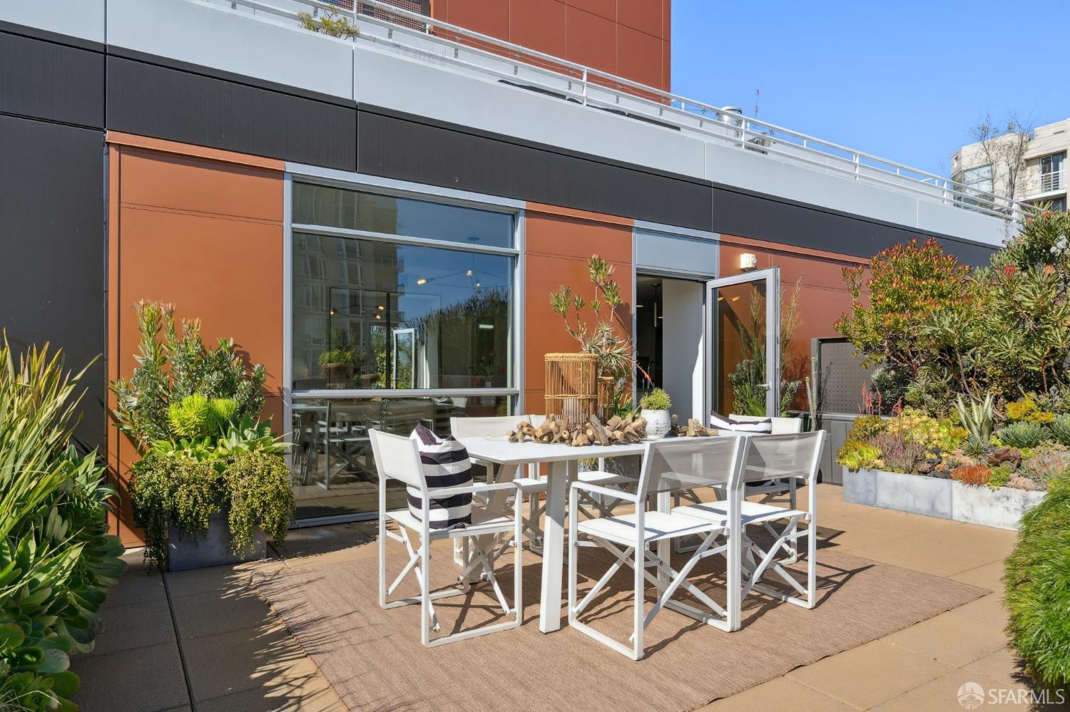 72 Townsend Street # 806