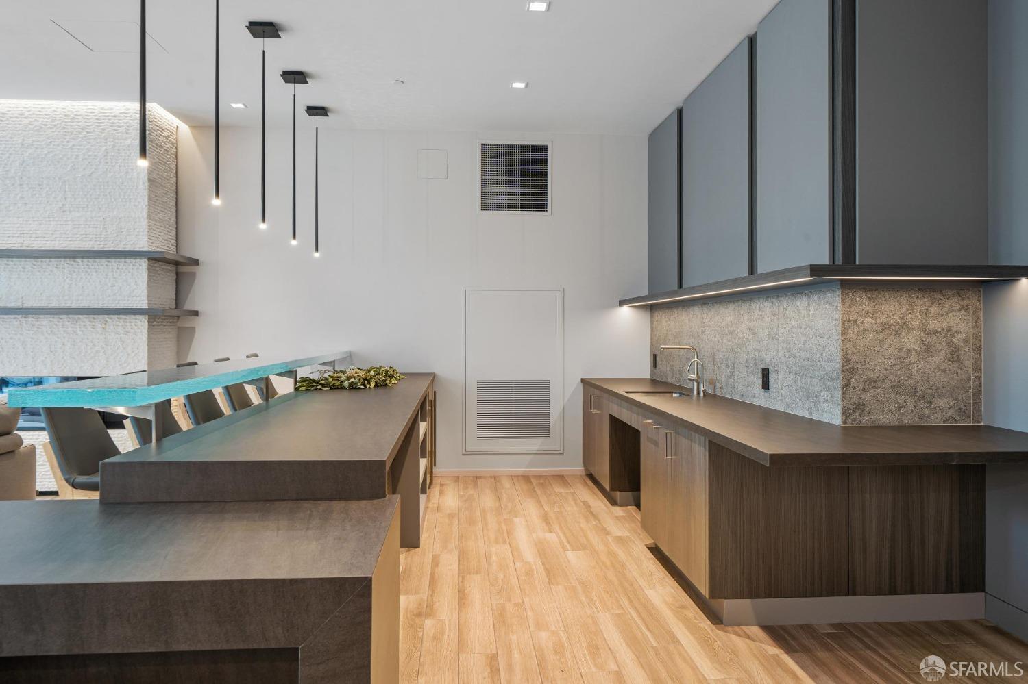 301 Main Street # 5F