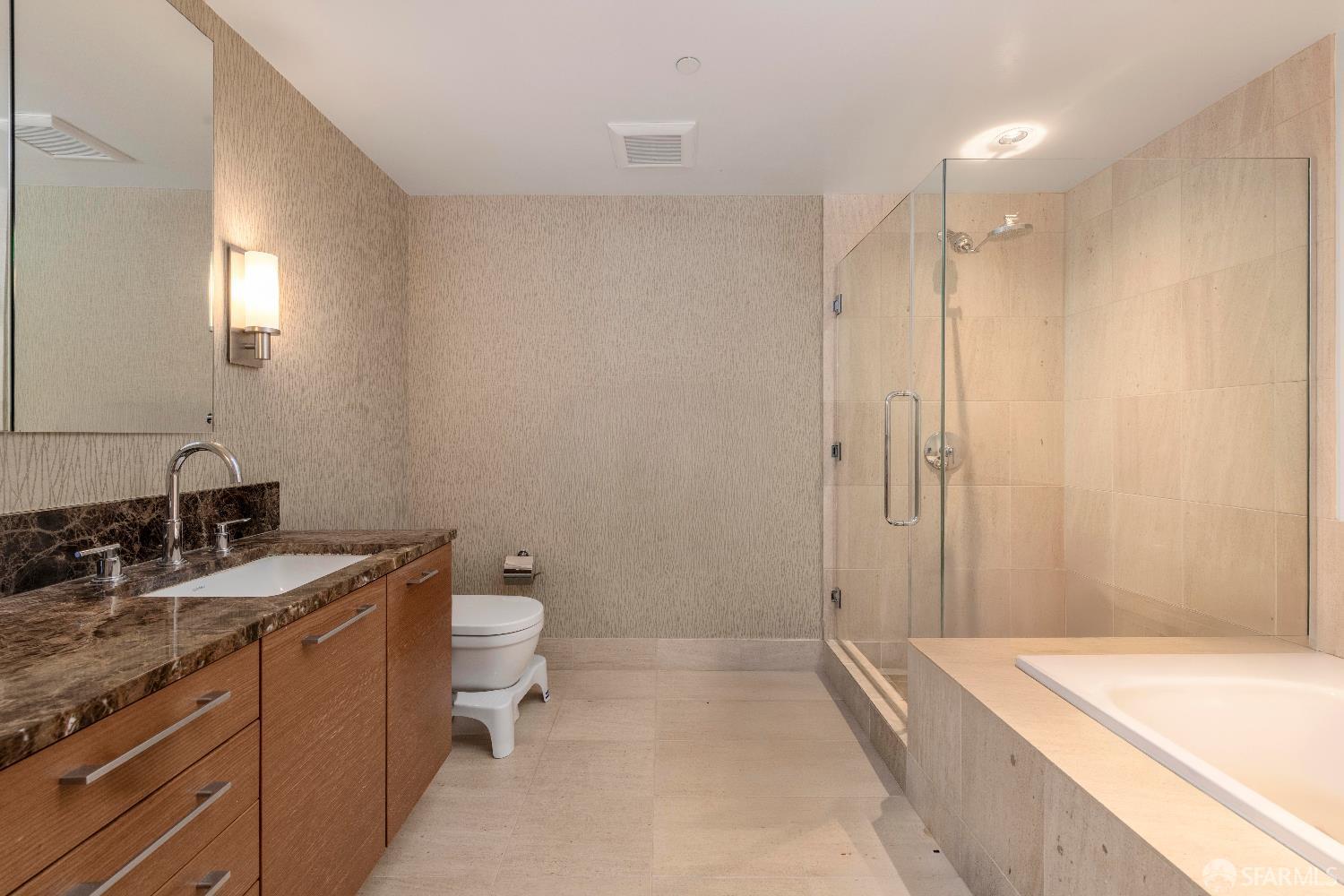 301 Mission Street # 14A
