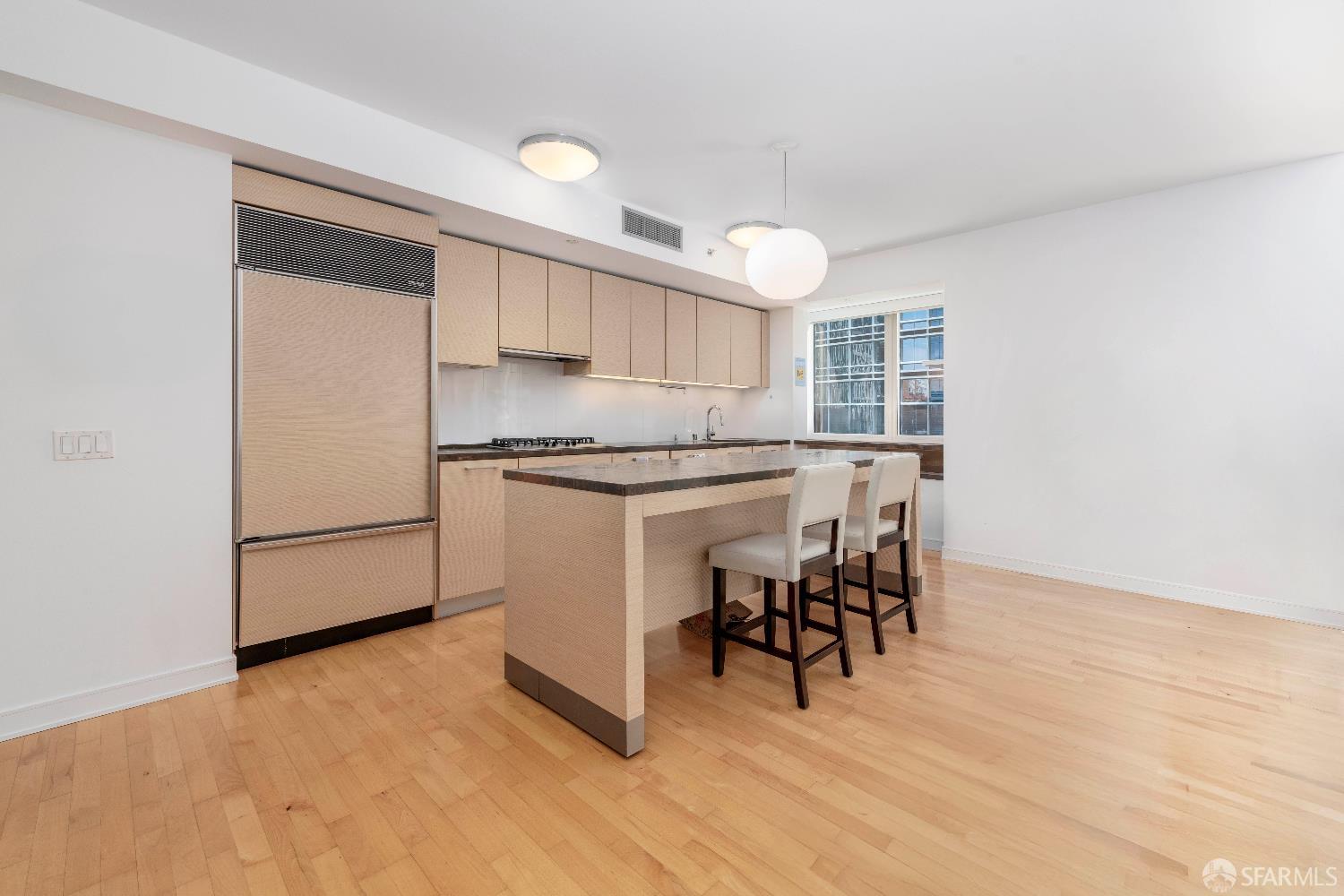 301 Mission Street # 14A