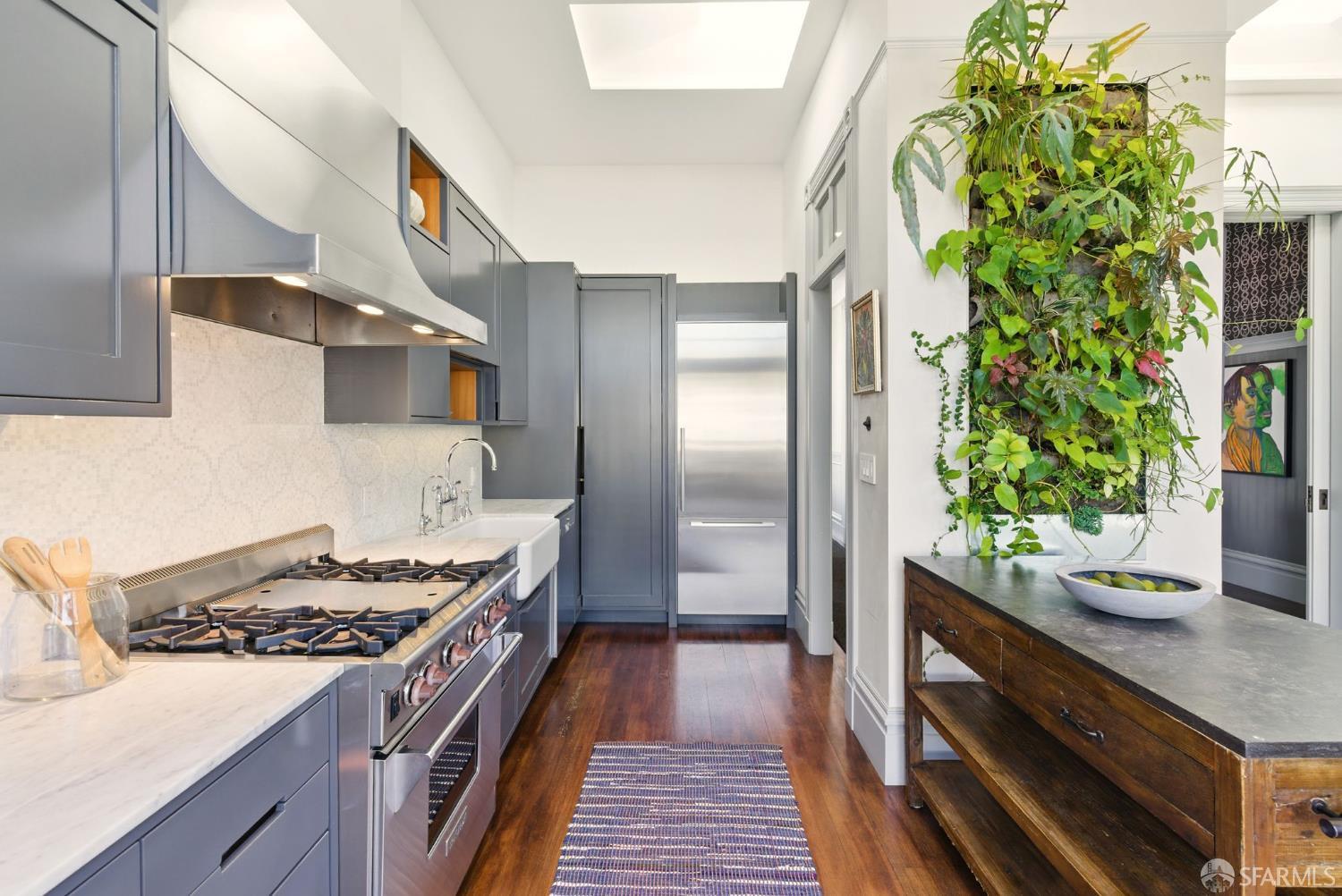 370 Sanchez Street