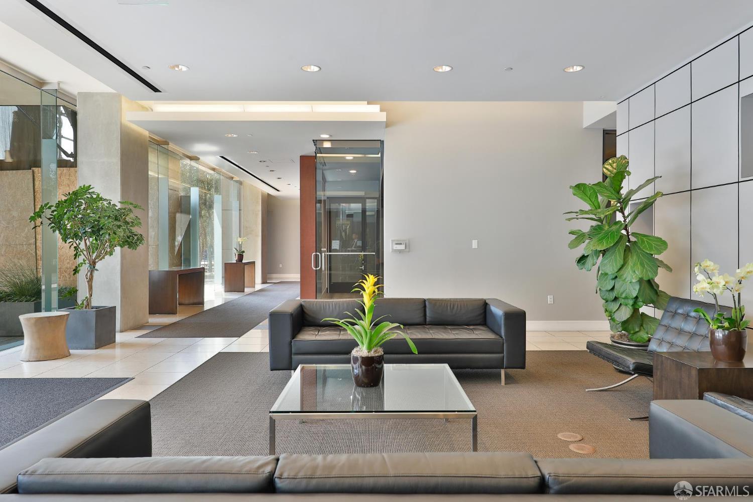 260 King Street # 913