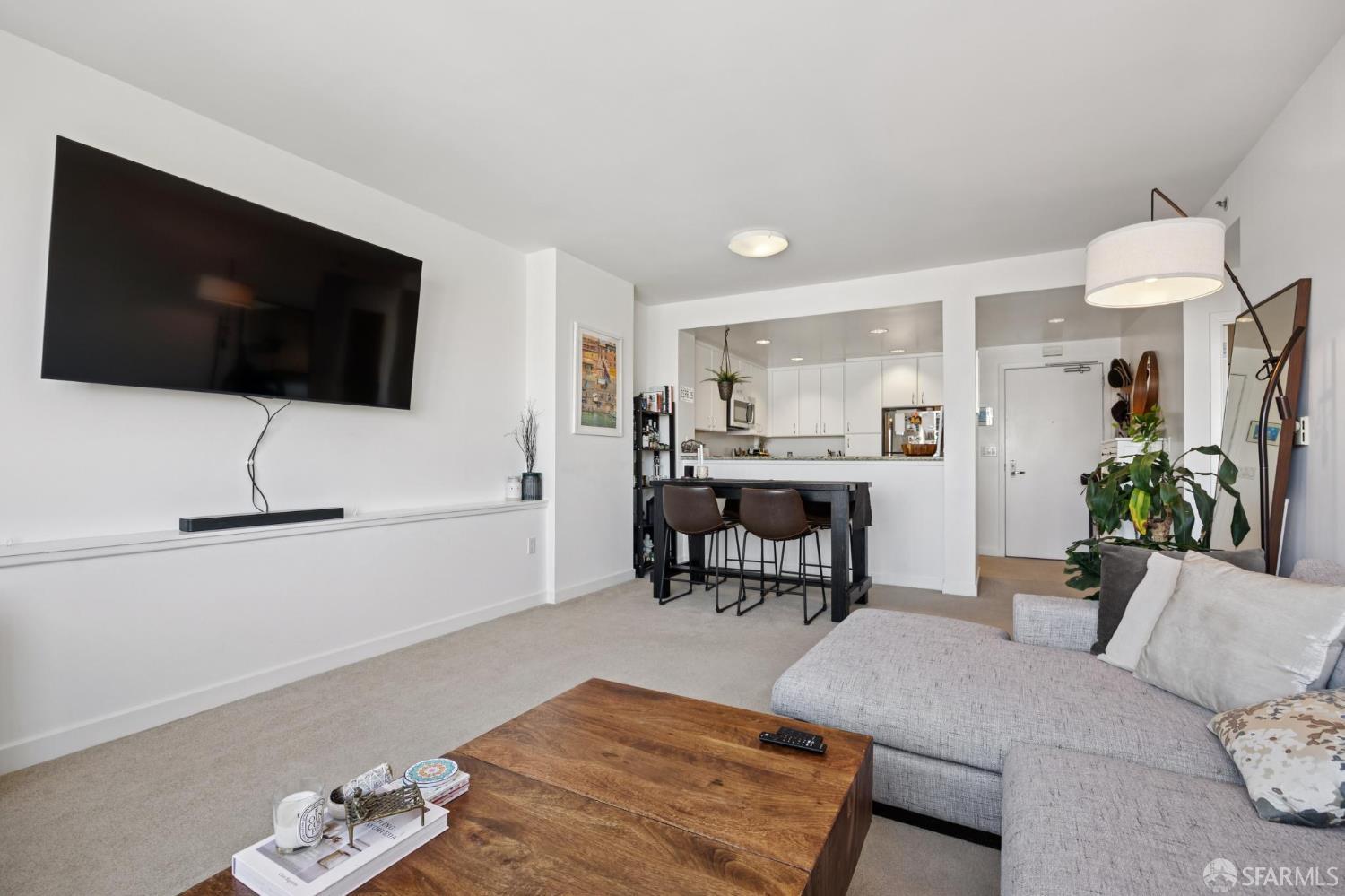 260 King Street # 913