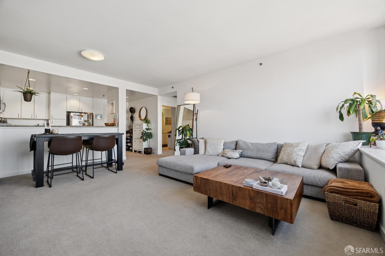 260 King Street # 913