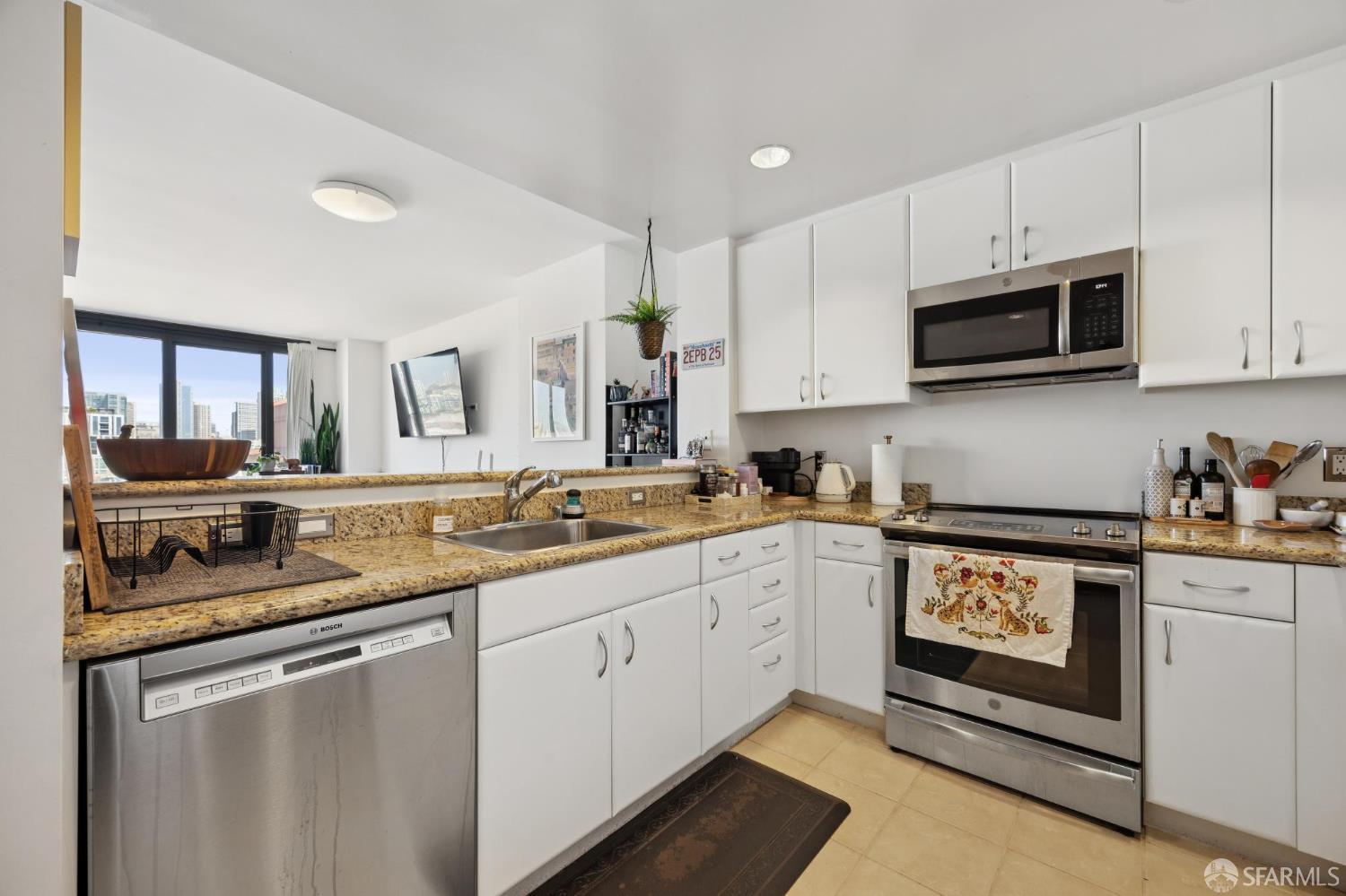 260 King Street # 913
