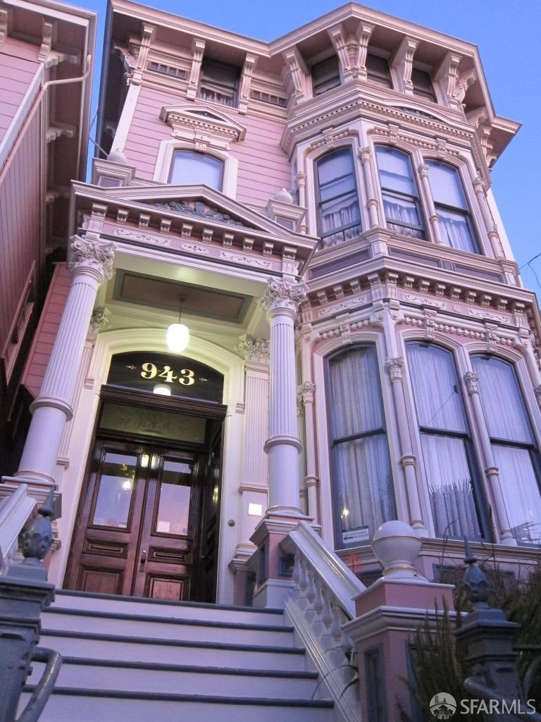 943 S South Van Ness Avenue