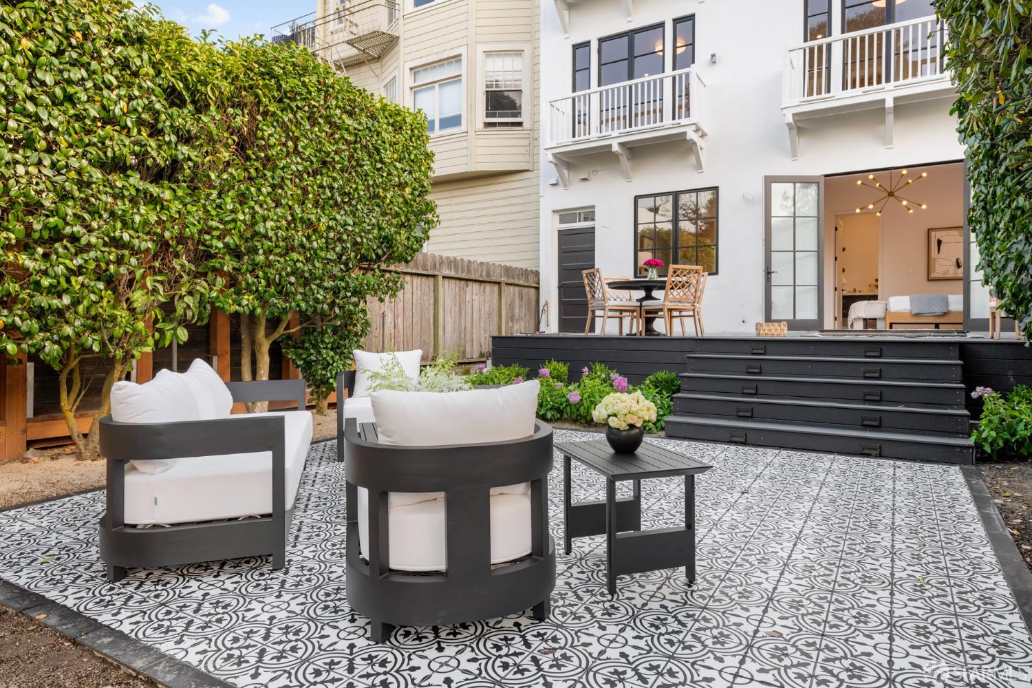 2534 Chestnut Street