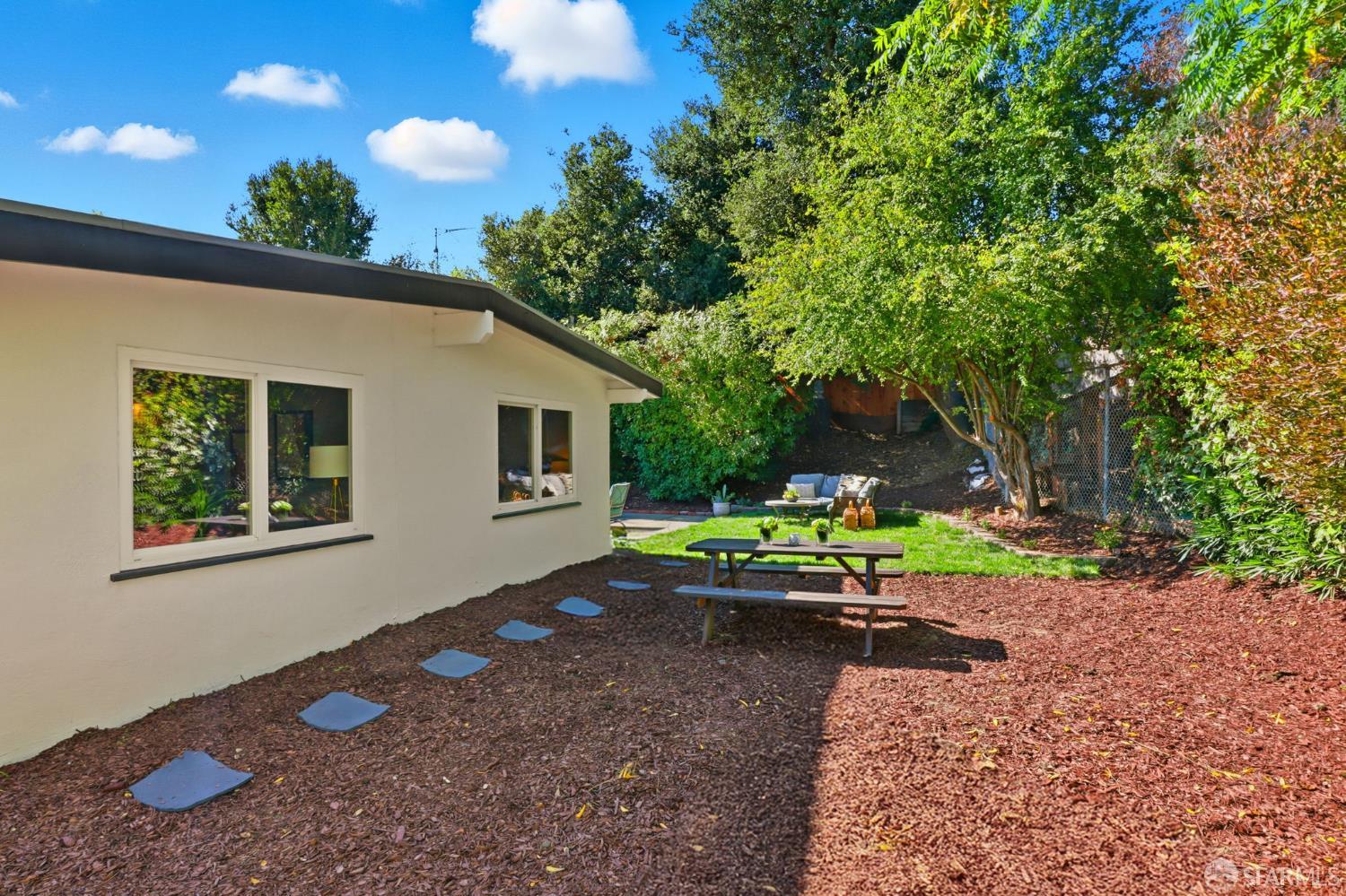 656 Pebble Drive, El Sobrante