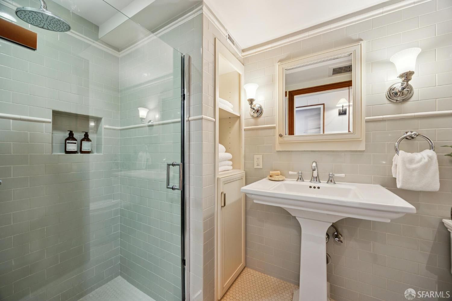 2101 Divisadero Street