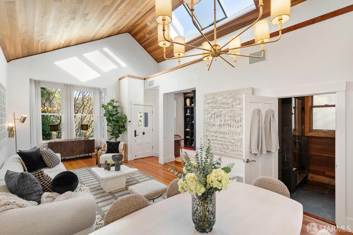 716-716A Douglass Street