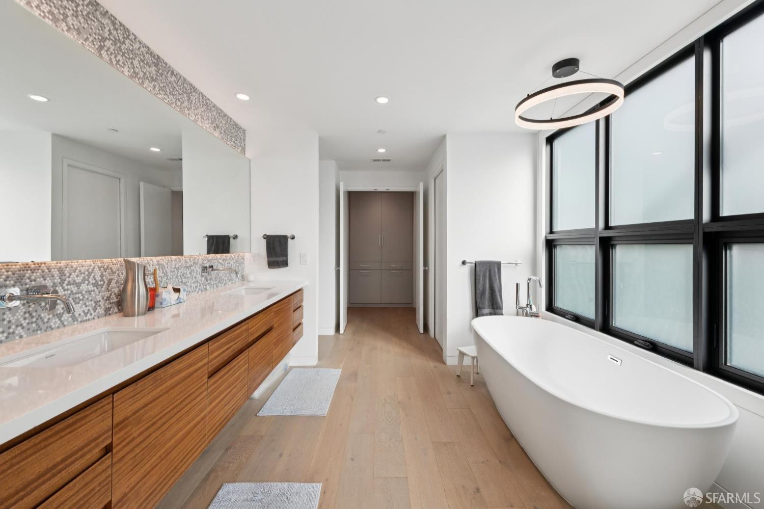 295 Coso Avenue