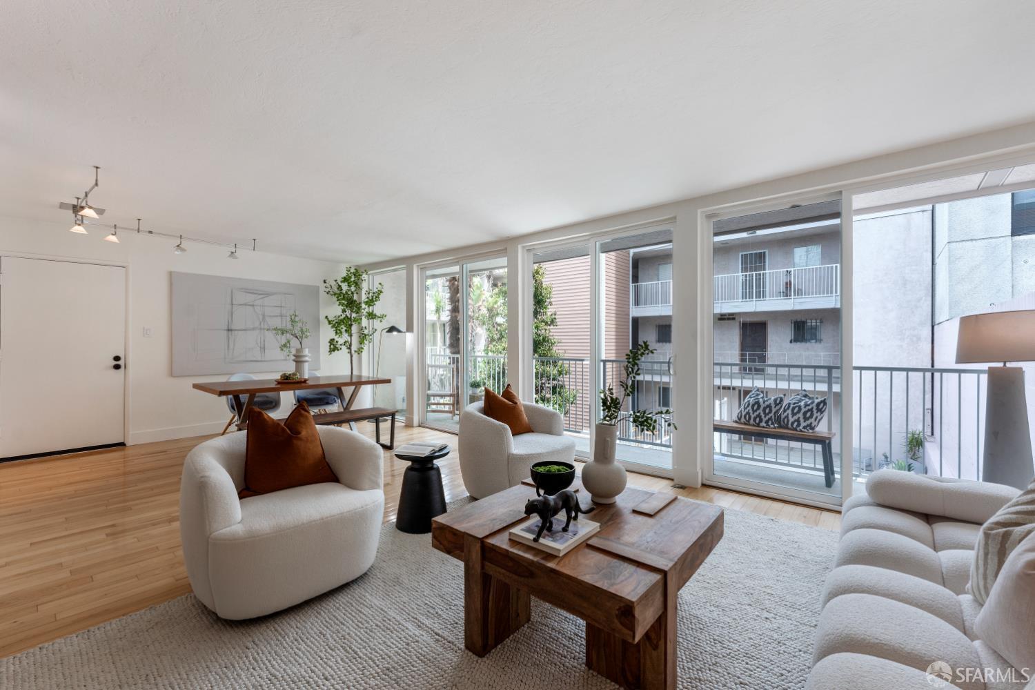 1425 Lakeside Drive # 209