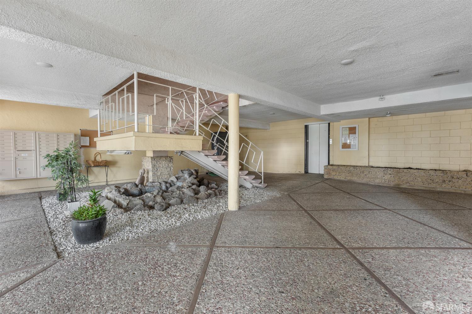 1425 Lakeside Drive # 209