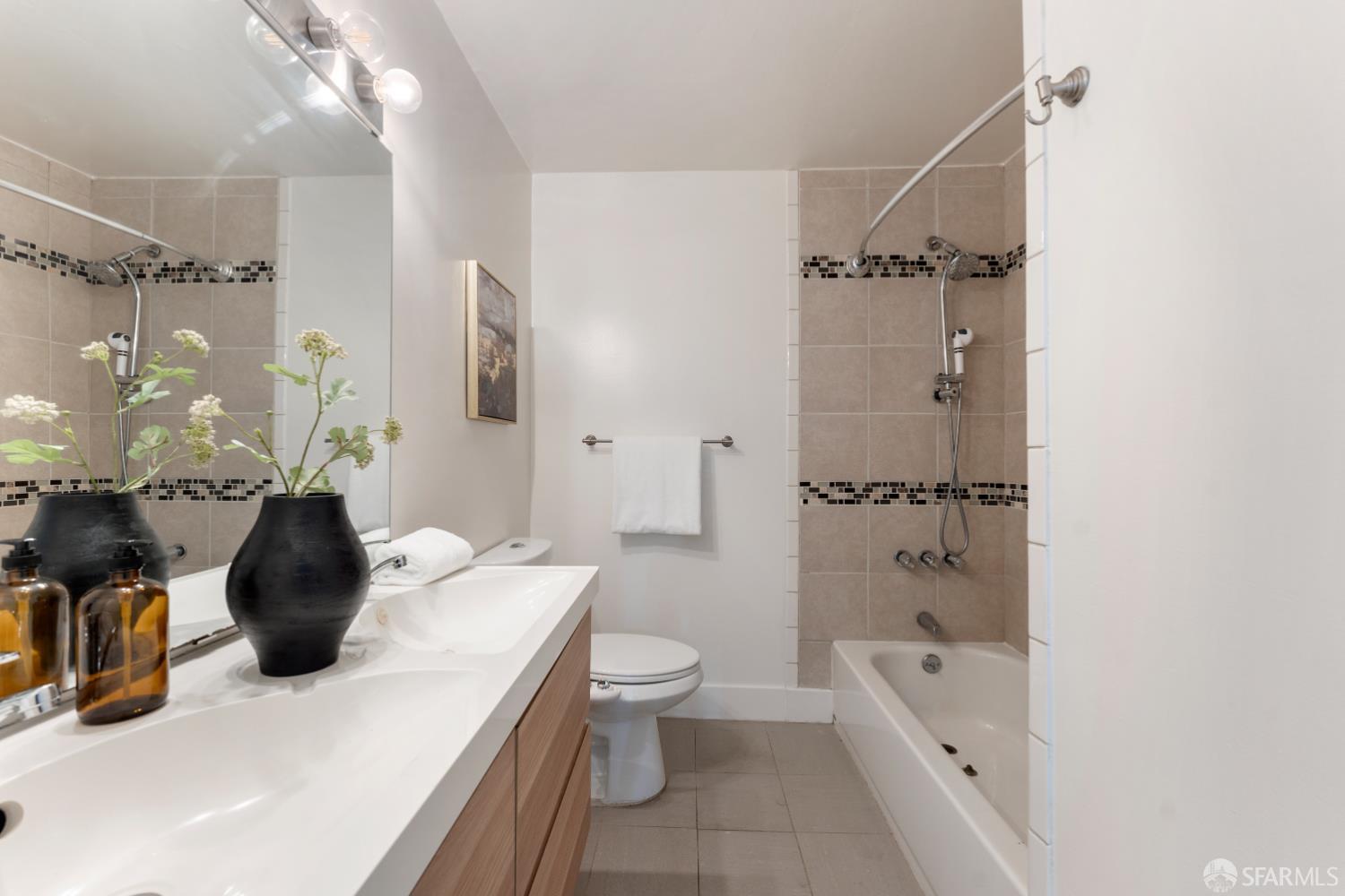 1425 Lakeside Drive # 209
