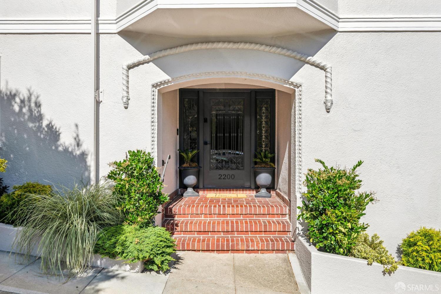 2200 Lyon Street