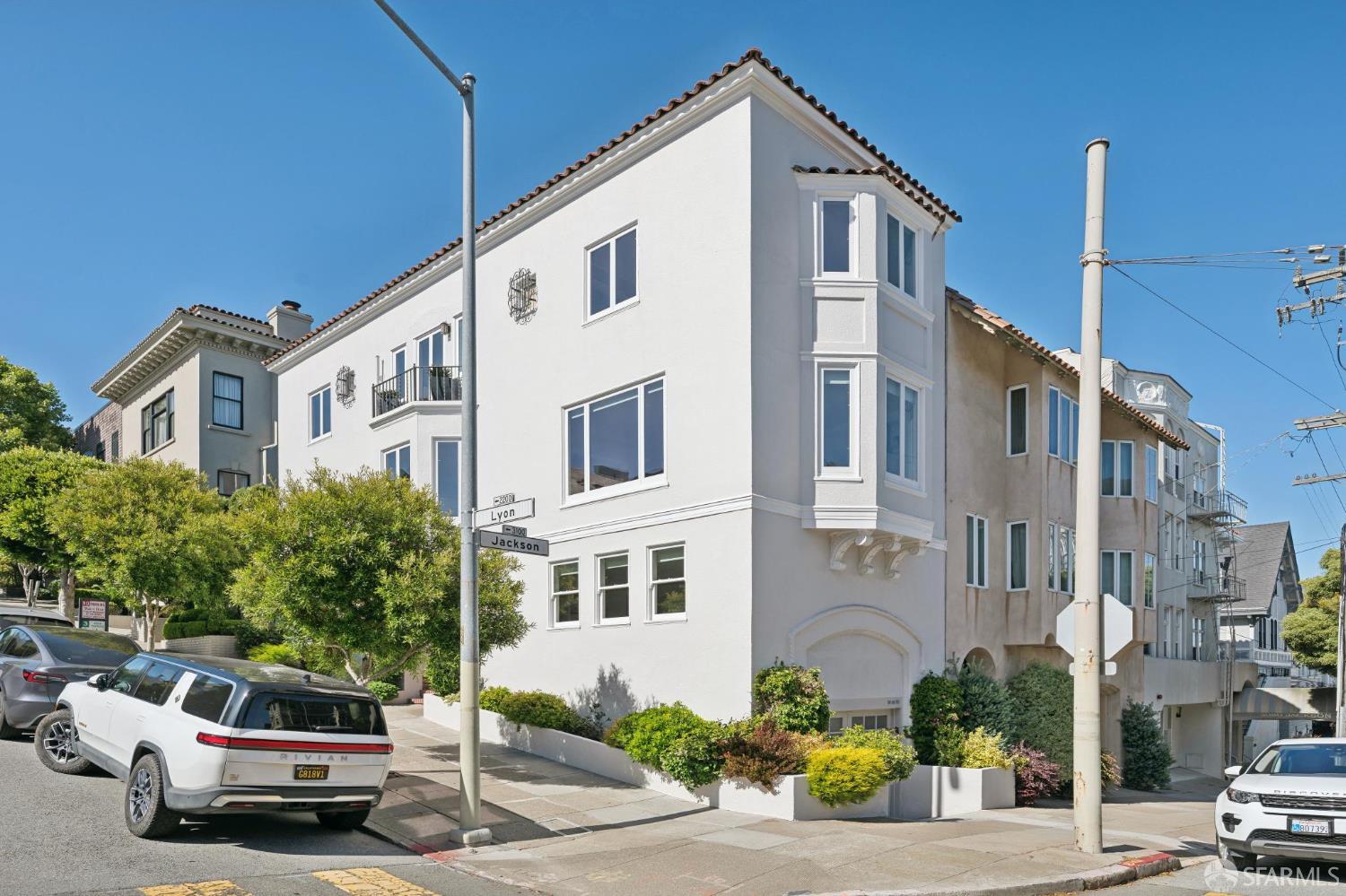 2200 Lyon Street