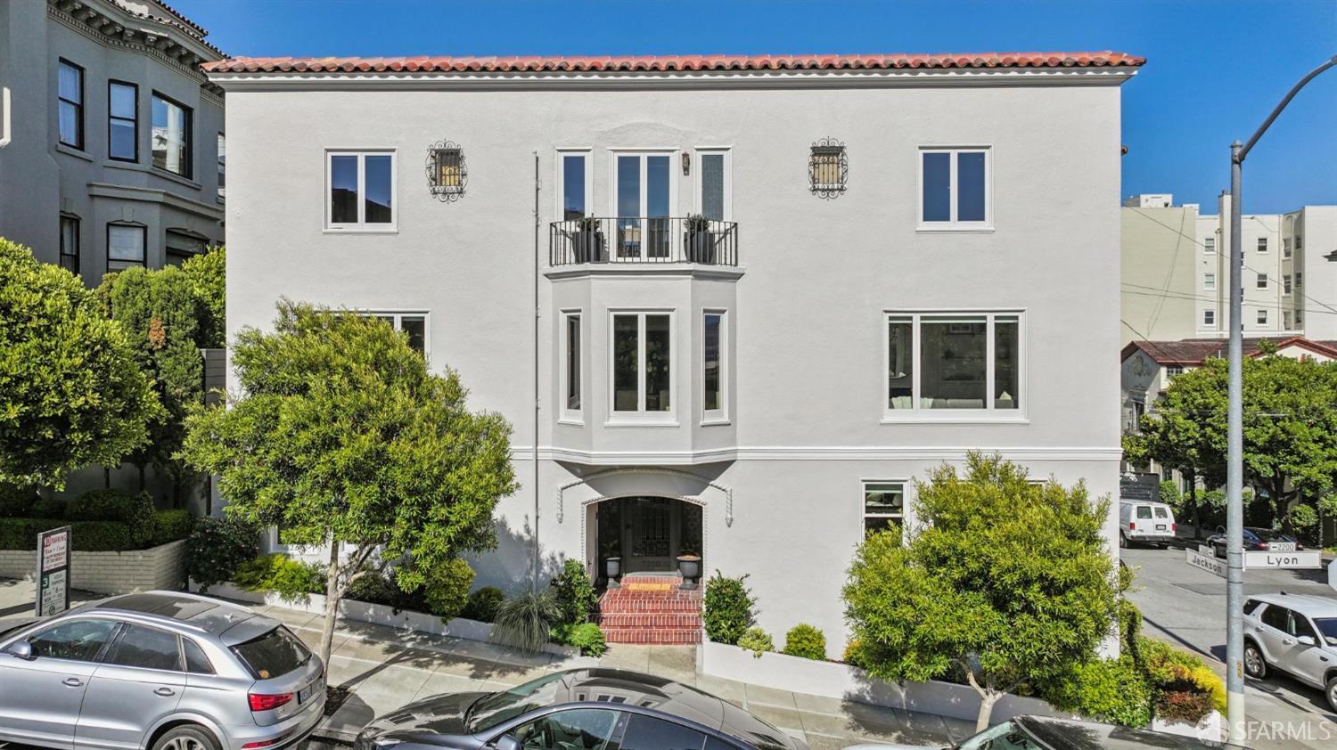 2200 Lyon Street