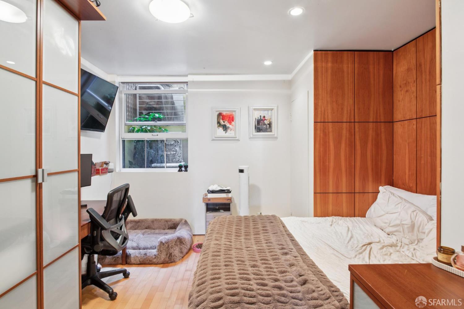 12 Reno Place