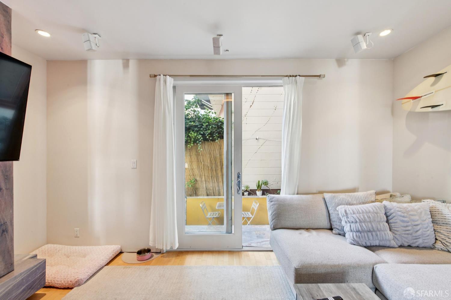 12 Reno Place