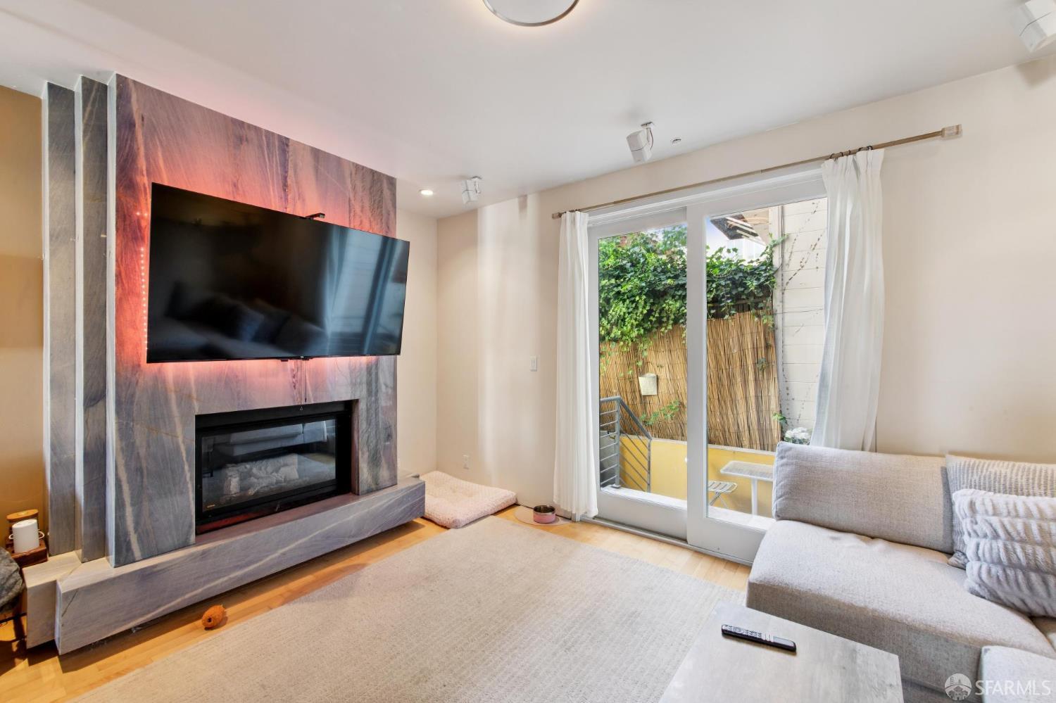 12 Reno Place