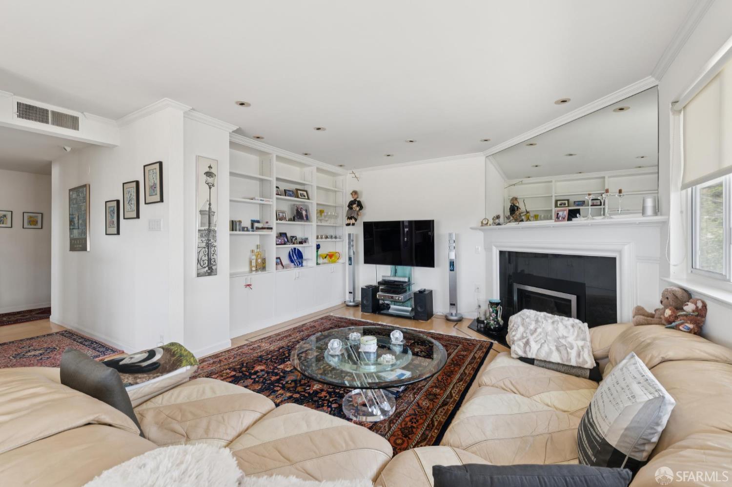 909 Alvarado Street