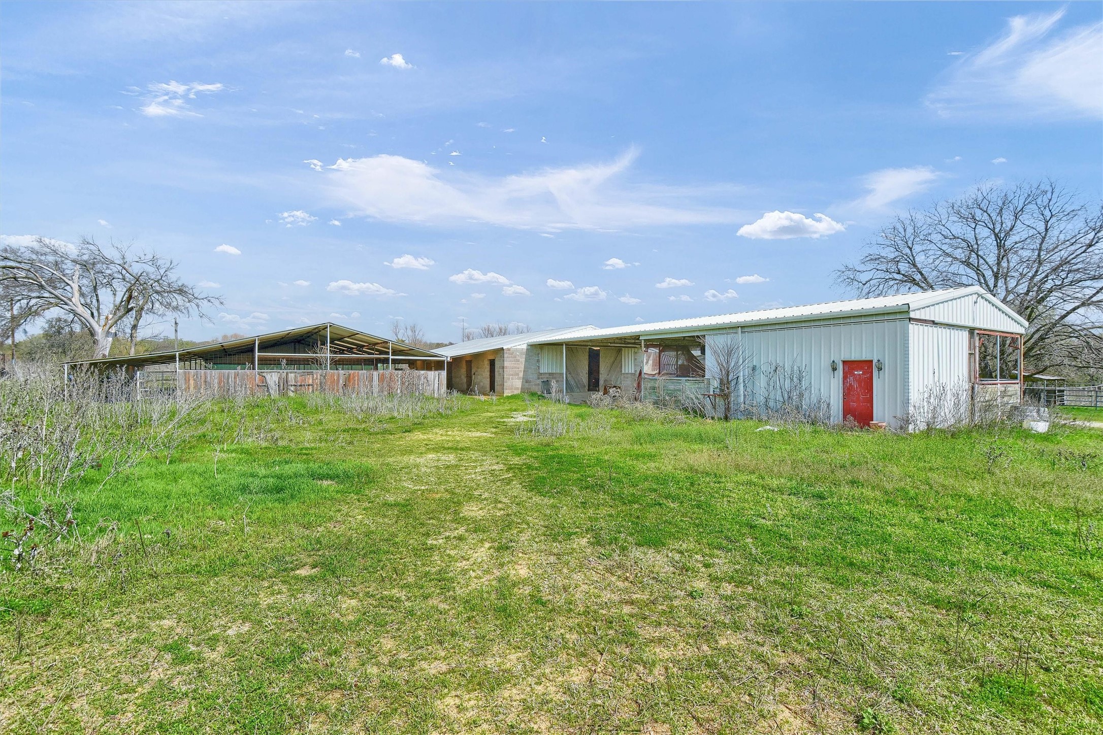 8283 S Fm 372