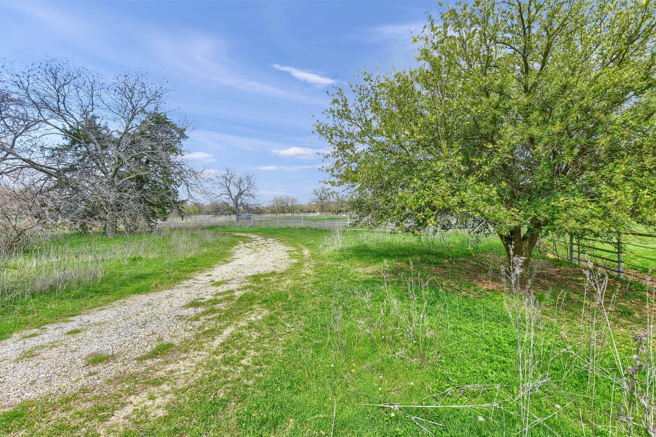 8283 S Fm 372
