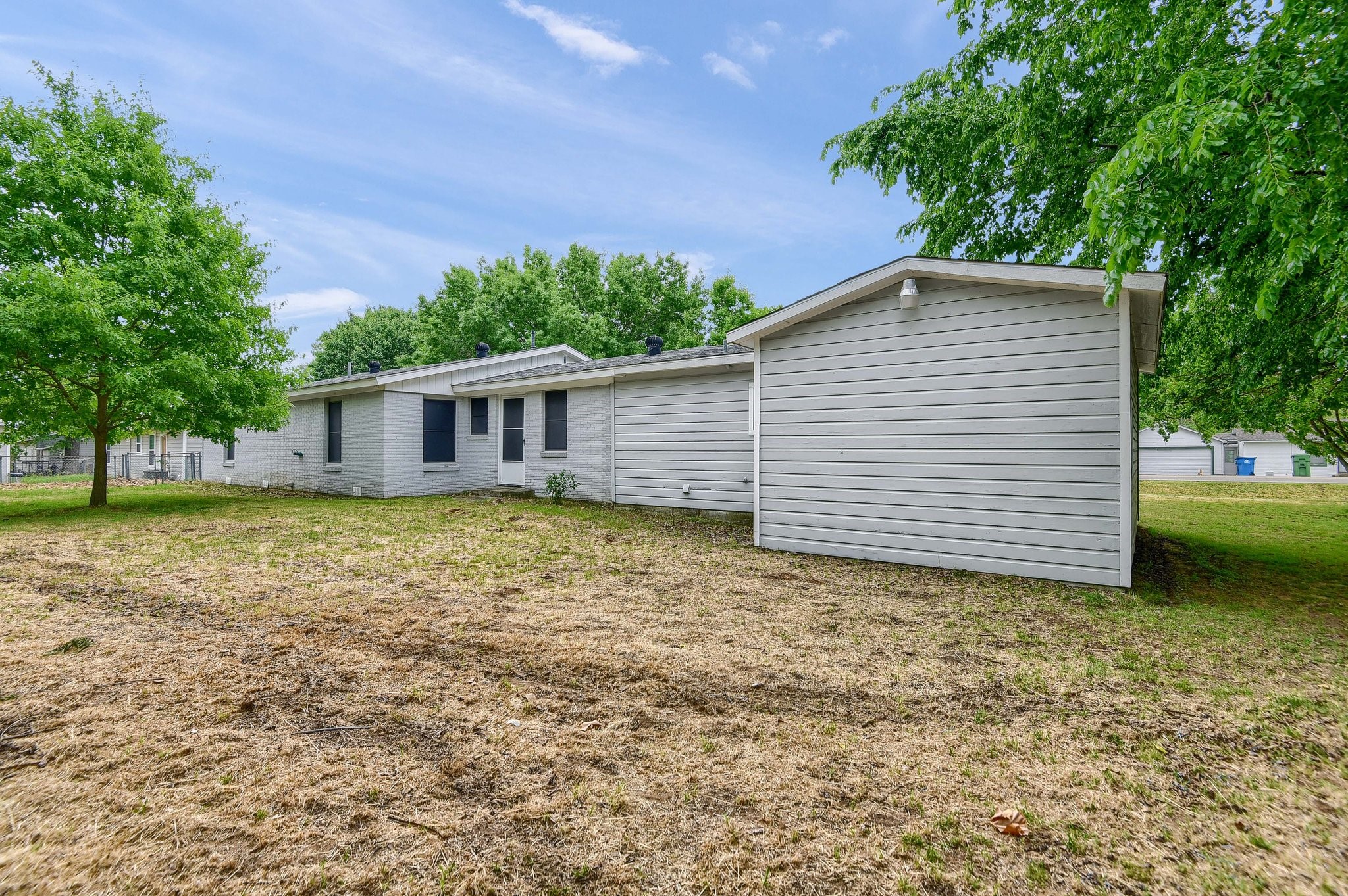 209 E Woodland Street