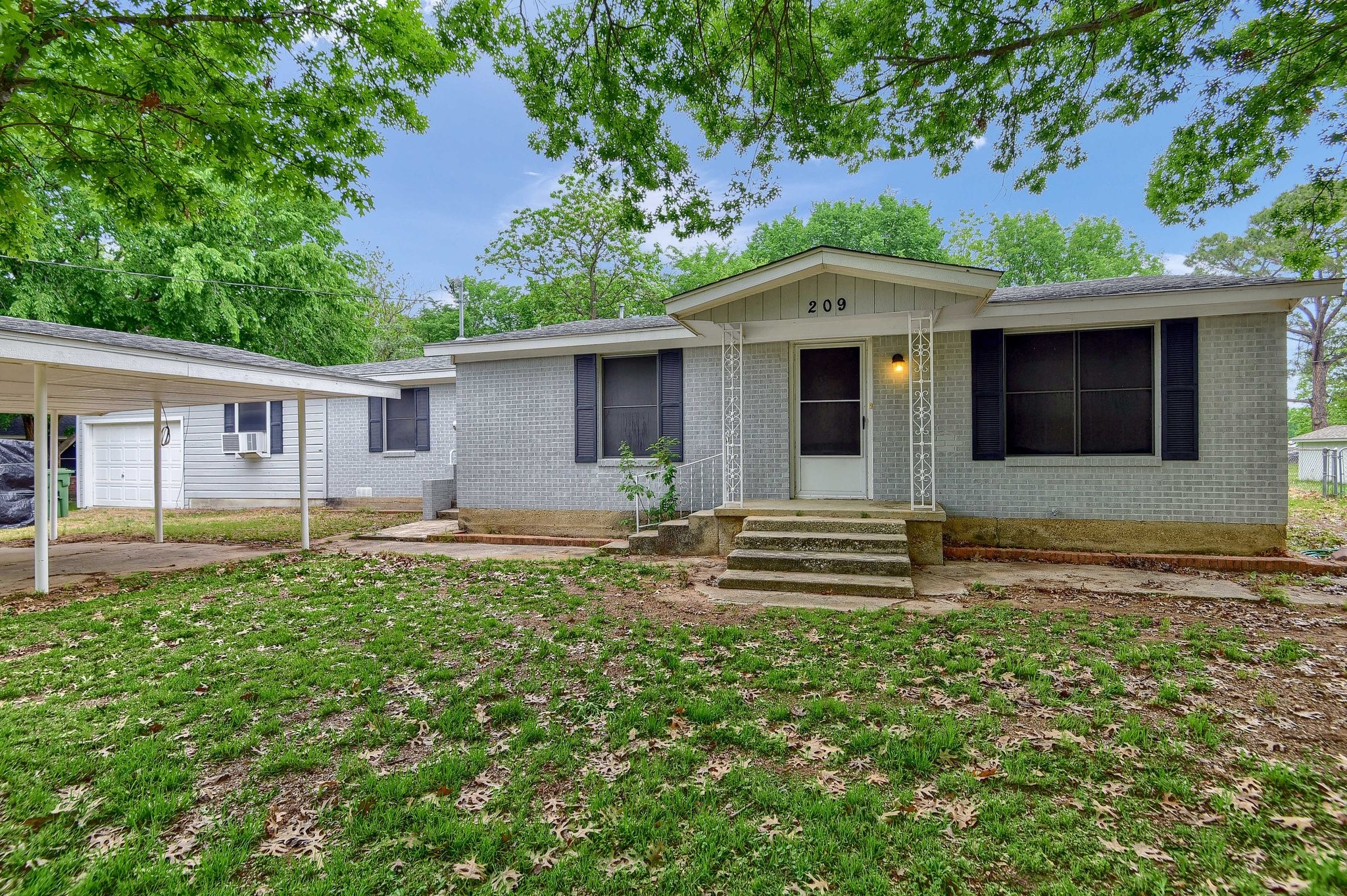 209 E Woodland Street