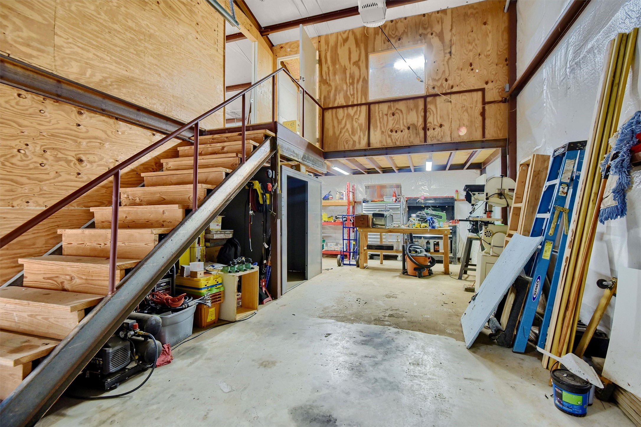 995 Hillcrest Circle