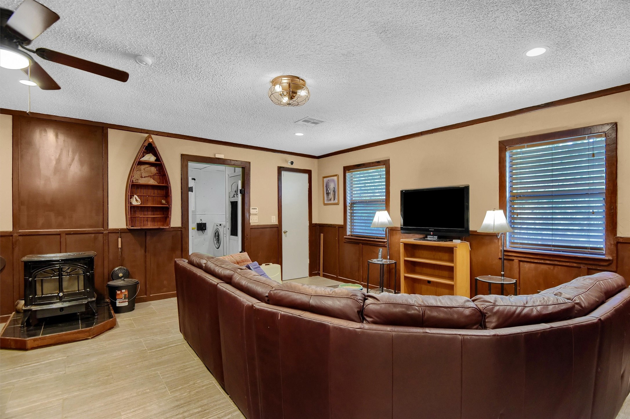 995 Hillcrest Circle