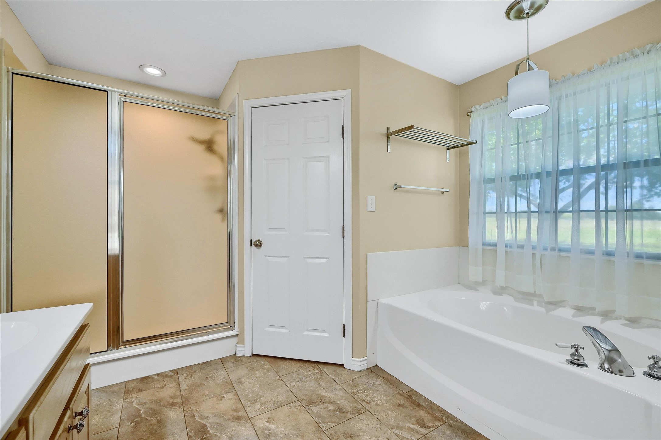 586 Cedar Crest