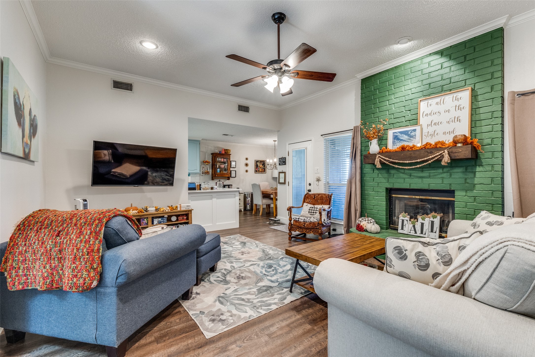 422 W 7th Street