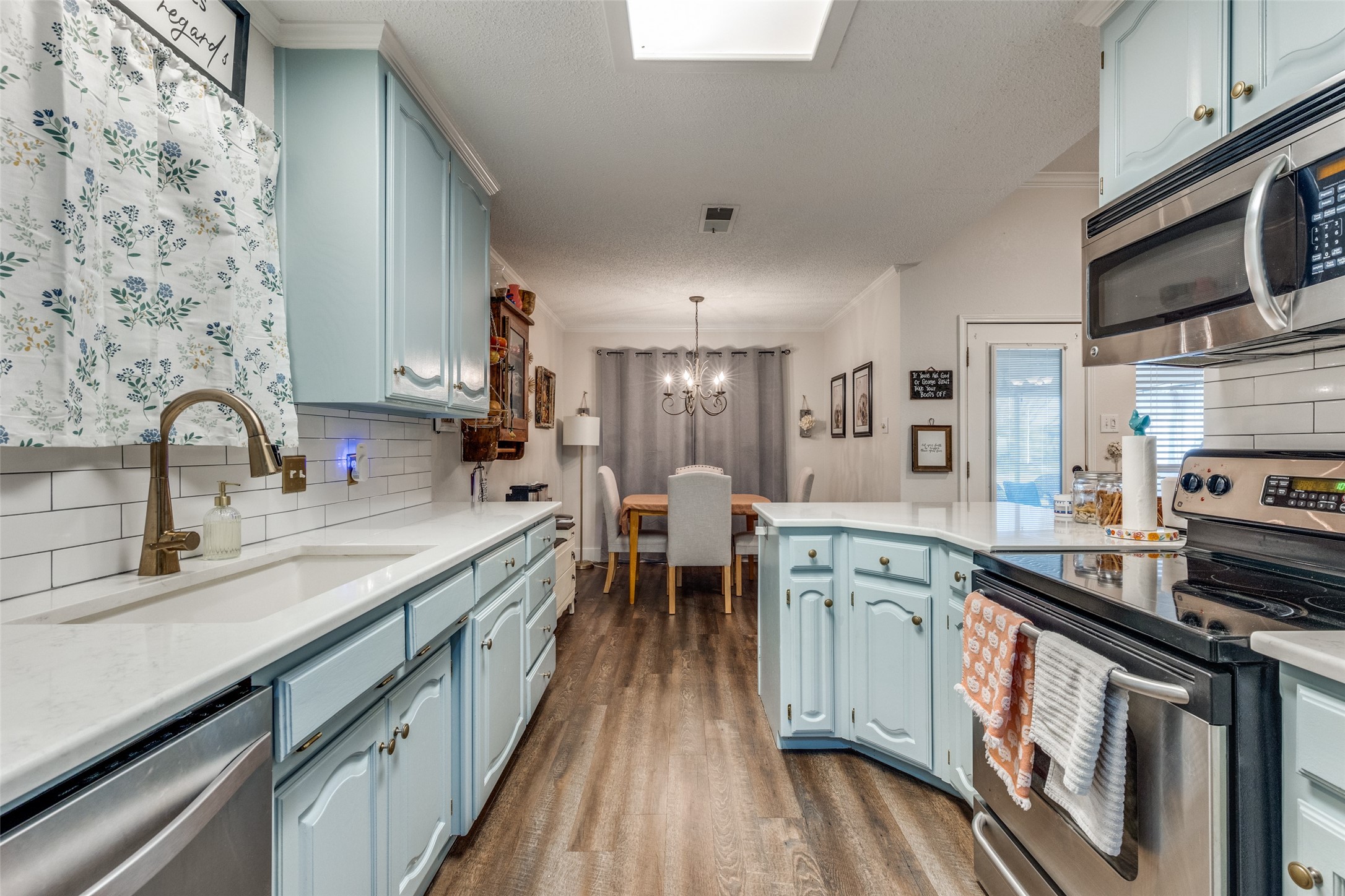 422 W 7th Street