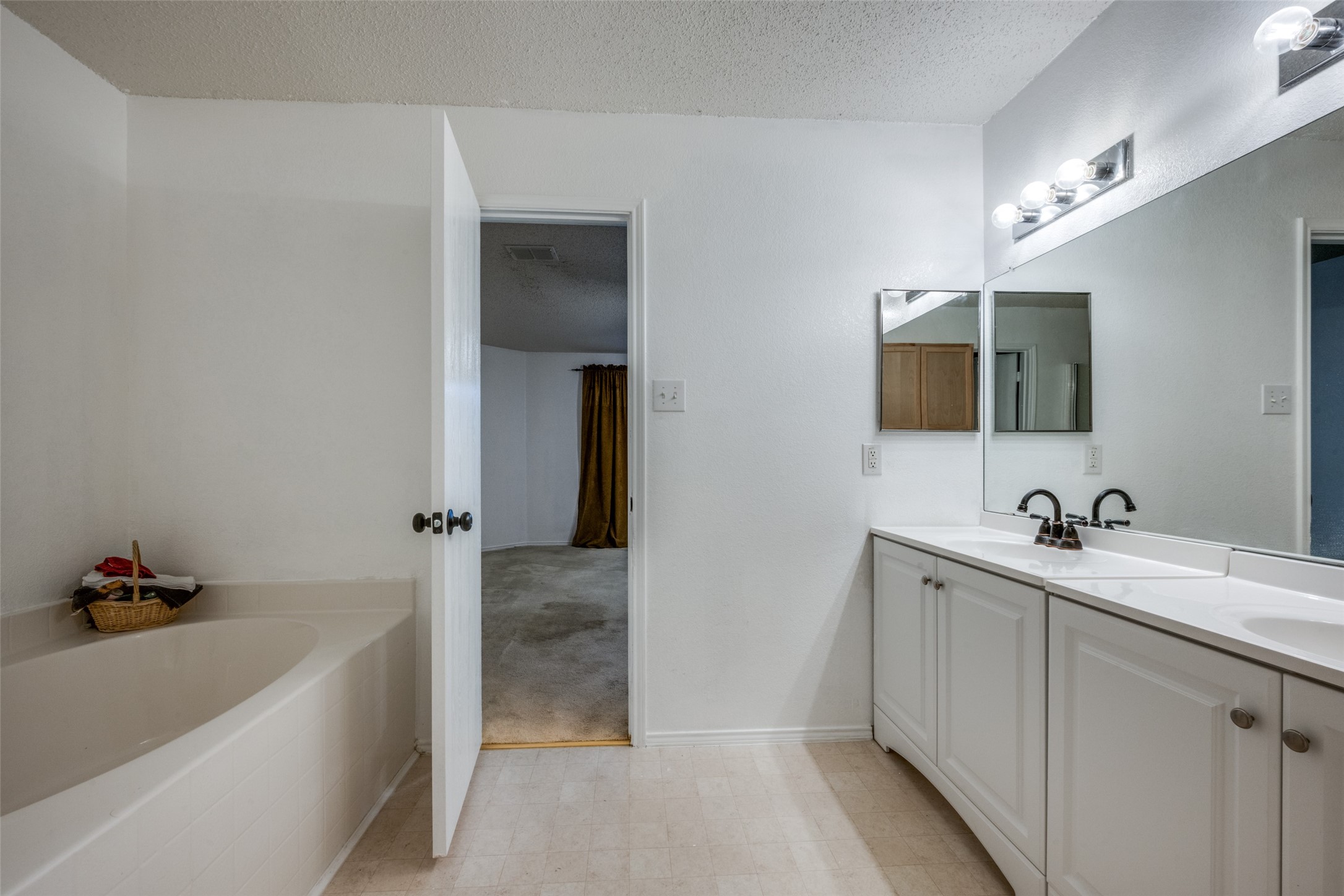16121 Kiva Court