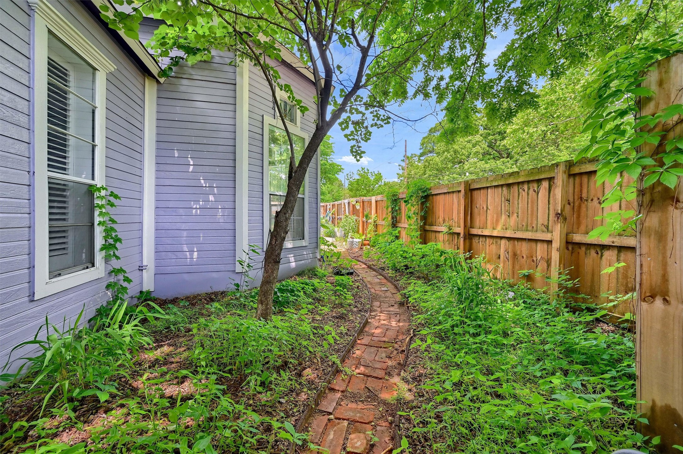 127 E Woodland Street